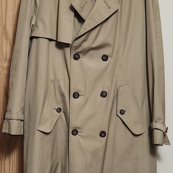 Men's Burberry Trench - Picture 4 of 8